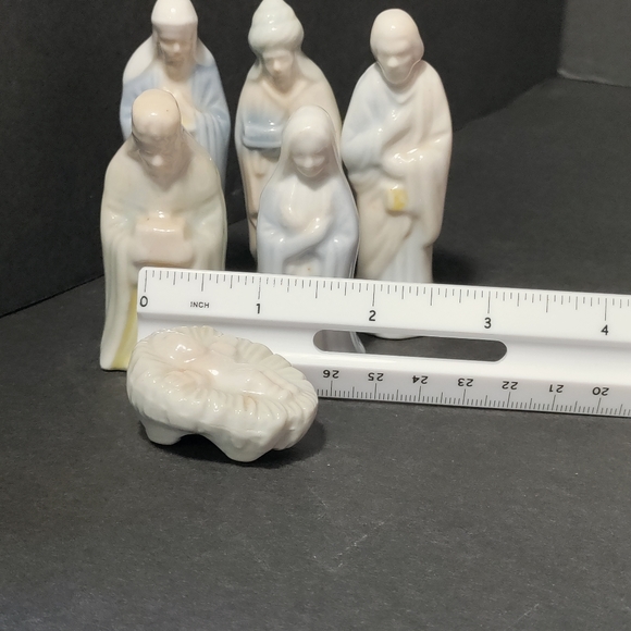 🎄 PORCELAIN NATIVITY⭐ - Picture 7 of 7